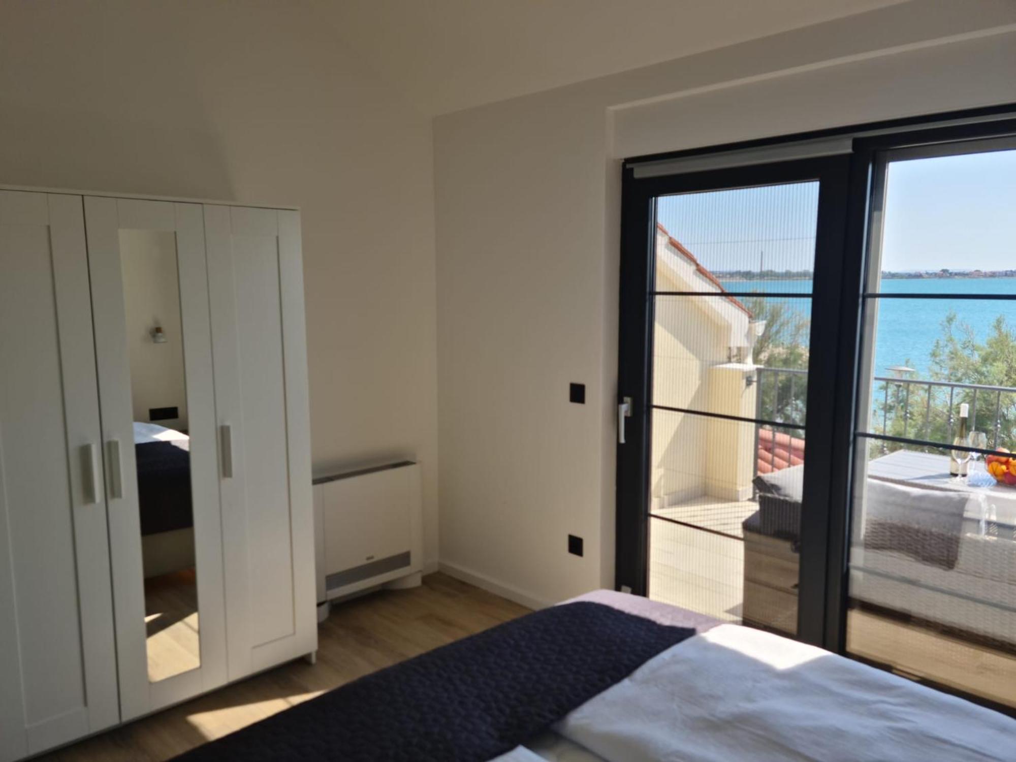 Appartments Akrapovic Apartment Vrsi